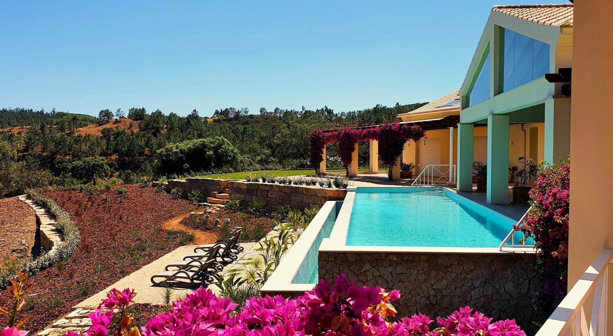 Quinta Das Flores Aparthotel *